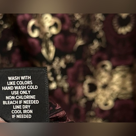 ⭐️Like New⭐️ Torrid: Women’s Sleeveless Blouse- Size 2 - Picture 5 of 7